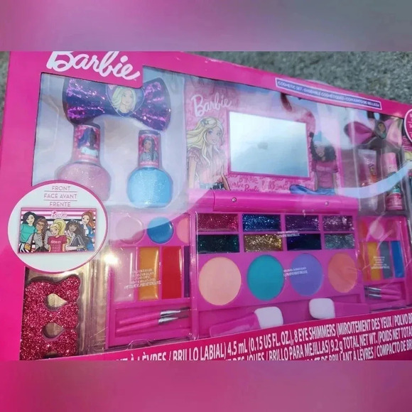 Barbie Cosmetic Set‎ - Picture 1 of 5